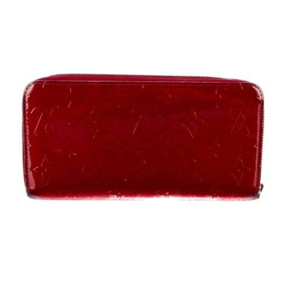 Authentic Louis Vuitton Zippy Wallet - Vintage from the 2009 Collection